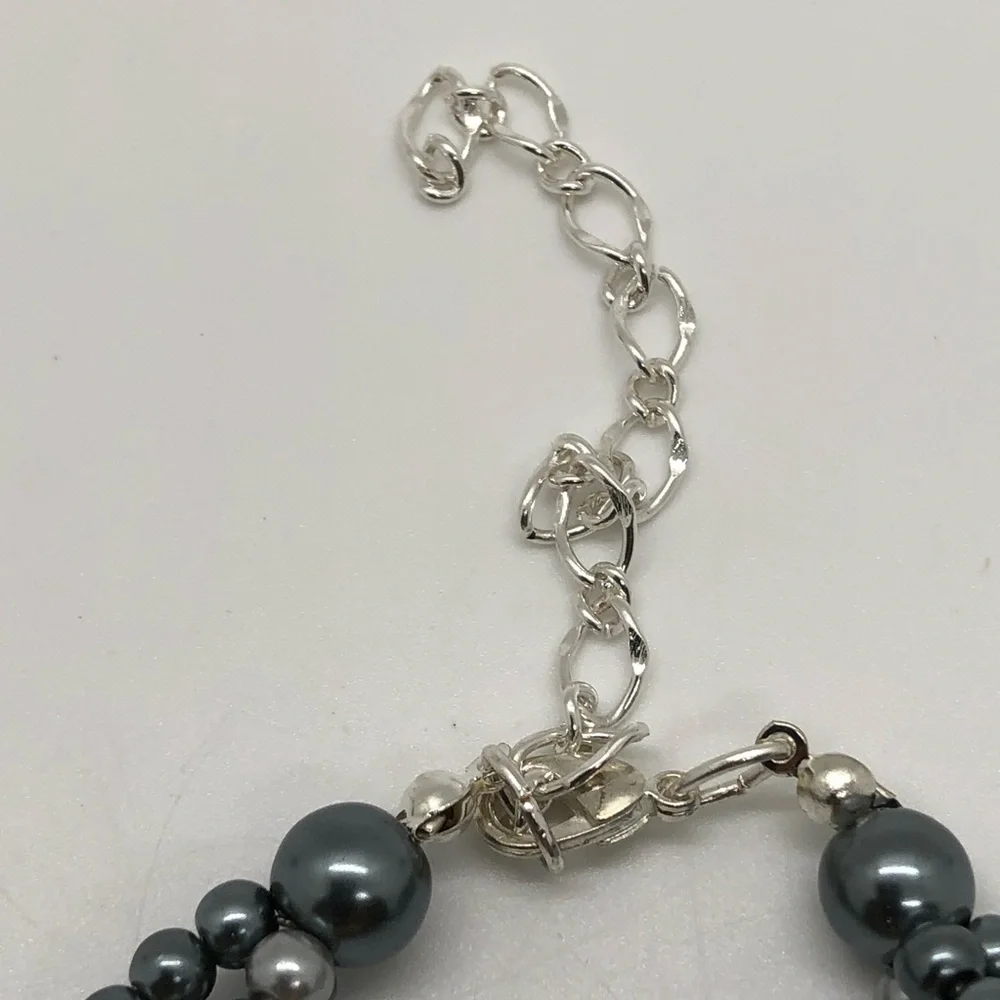 Triple strand 17” faux pearl necklace grey silver 3” extender - Picture 5 of 7